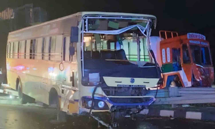 Tamil Nadu: Conductor killed, 35 hurt in bus-tanker mishap Tamil Nadu: Conductor killed, 35 hurt in bus-tanker mishap