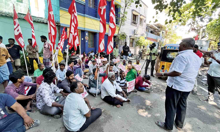 Protest at Annai Sathya Nagar: Restore drinking water supply cut off 10 yrs ago, residents tell MW