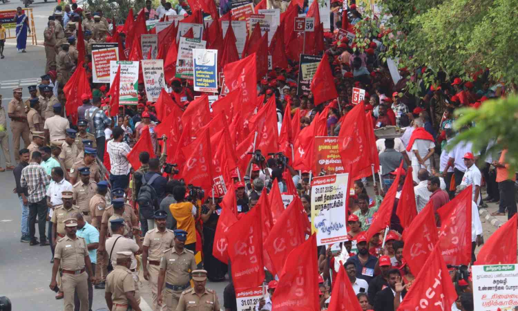 Chennai: Cleanliness workers rally for permanent jobs, protest SWM privatisation Chennai: Cleanliness workers rally for permanent jobs, protest SWM privatisation