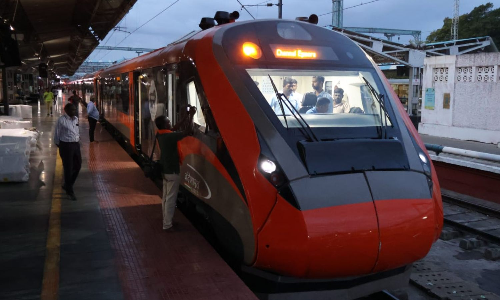 Tirunelveli -Chennai Vande Bharat Express runs with 20 coaches from today