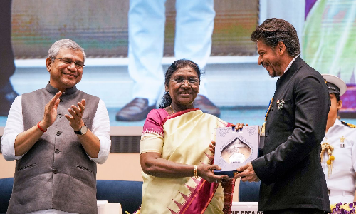 Aryan and Suhana Khan congratulate father Shah Rukh on National Award win