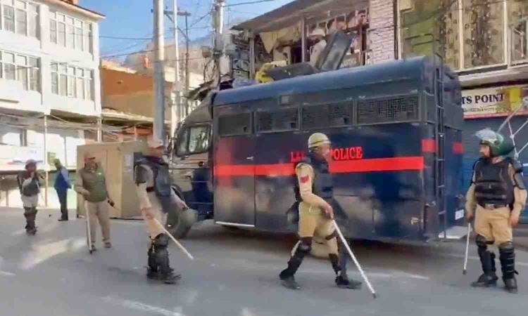 Curfew imposed in Ladakh after intense clashes; heavy security in towns, 50 detained Curfew imposed in Ladakh after intense clashes; heavy security in towns, 50 detained