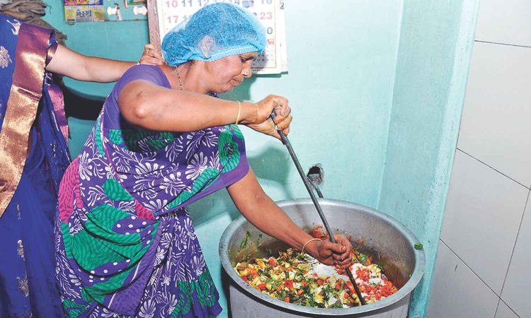 No asst cook recruitment for mid-day meal in 35 dists, govts assurance in thin air No asst cook recruitment for mid-day meal in 35 dists, govts assurance in thin air