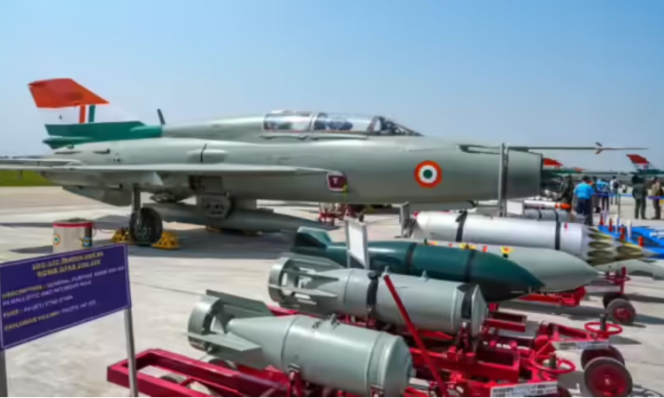 MiG-21 flies through Indian skies for last time, Rajnath terms it national pride