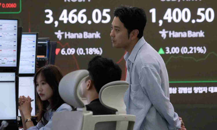 Asian shares tumble after Trump says he will impose new tariffs on drugs, other goods Asian shares tumble after Trump says he will impose new tariffs on drugs, other goods