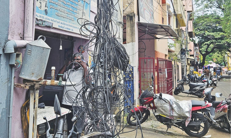 Chennai Citizen Connect: Messy overhead internet cables keep Ayanawaram residents on toes