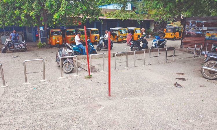 Chennai Citizen Connect: Steel bollards at Villivakkam station pose hurdles for visually impaired