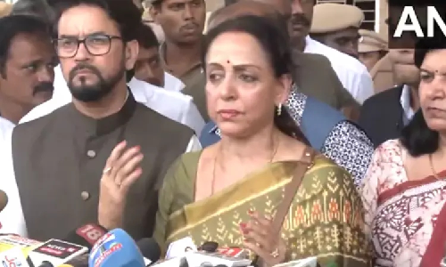Hema Malini unhurt after minor mishap at Sulur