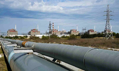 Zelenskyy, UN atomic agency head warn of heightened risk at huge Ukrainian nuclear plant