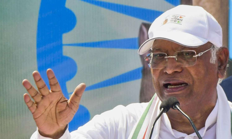 Congress president Mallikarjun Kharge hospitalised