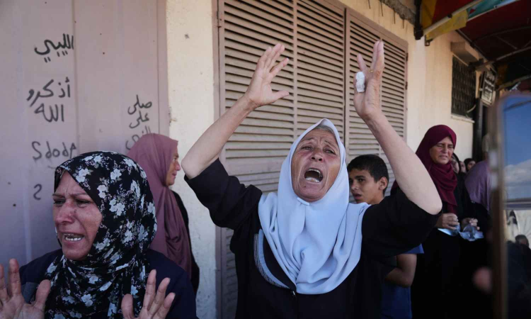 Israeli strikes in Gaza kill at least 16 as world awaits Hamas response to Trumps peace plan