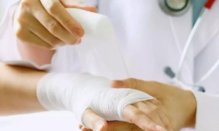 Father, daughter injured after falling from Jan Shatabdi near Erode