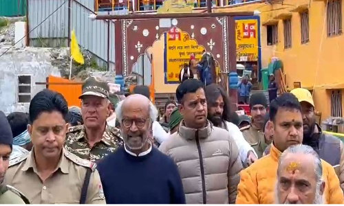 Rajinikanth offers prayers to Lord Badri Vishal at Badrinath Dham