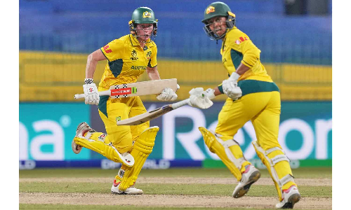Mooney rescues Aussies from shock against Pakistan