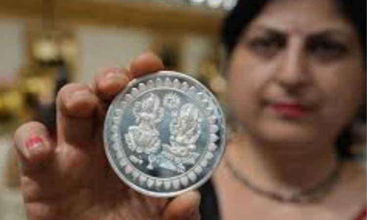 Silver surges Rs 6,000 to fresh peak of Rs 1.63 lakh/kg on safe-haven buying, industrial demand Silver surges Rs 6,000 to fresh peak of Rs 1.63 lakh/kg on safe-haven buying, industrial demand