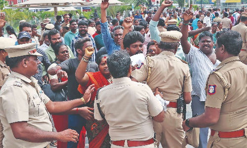 Over 600 NULM workers detained during protest near Ripon building