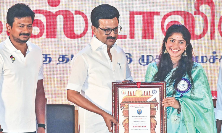 CM Stalin sees artistes as emissaries of Tamil identity CM Stalin sees artistes as emissaries of Tamil identity
