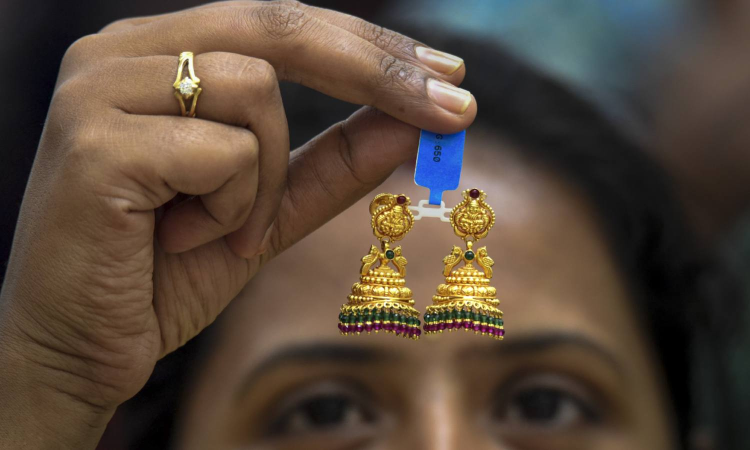 Chennai gold price plunges Rs 3,000 in a single day to Rs 88,600 per sovereign on Oct 28, 2025 Chennai gold price plunges Rs 3,000 in a single day to Rs 88,600 per sovereign on Oct 28, 2025