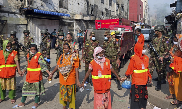 16 killed in fire at garment factory and chemical warehouse in Bangladesh 16 killed in fire at garment factory and chemical warehouse in Bangladesh