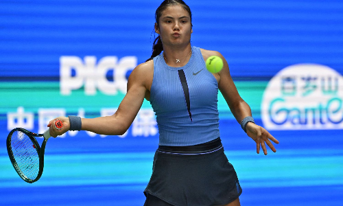 Raducanu ends season and will keep coach for 2026