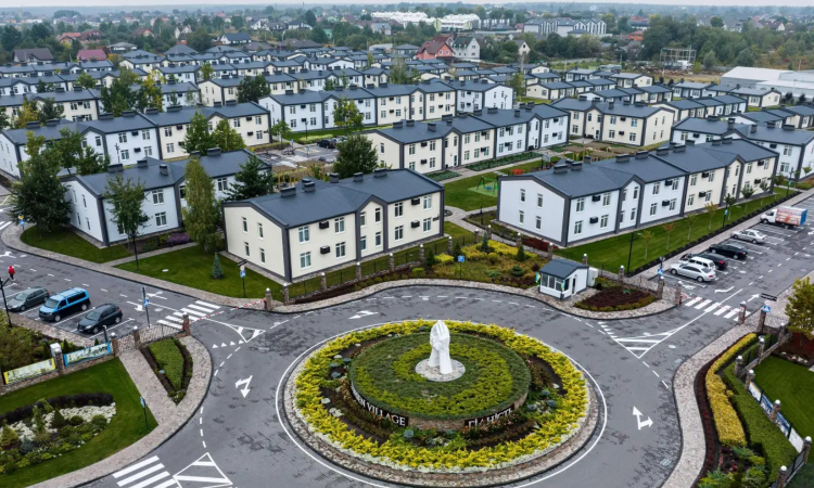 US developer builds homes for displaced Ukrainians, offering hope despite war, crisis