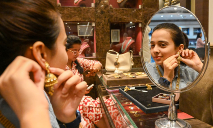 Dhanteras estimated to record Rs 1 lakh crore worth of trade: Praveen Khandelwal