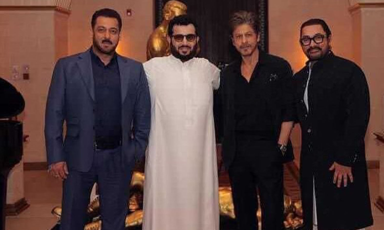 SRK, Salman, Aamir share stage in Riyadh; hint at possible film together SRK, Salman, Aamir share stage in Riyadh; hint at possible film together
