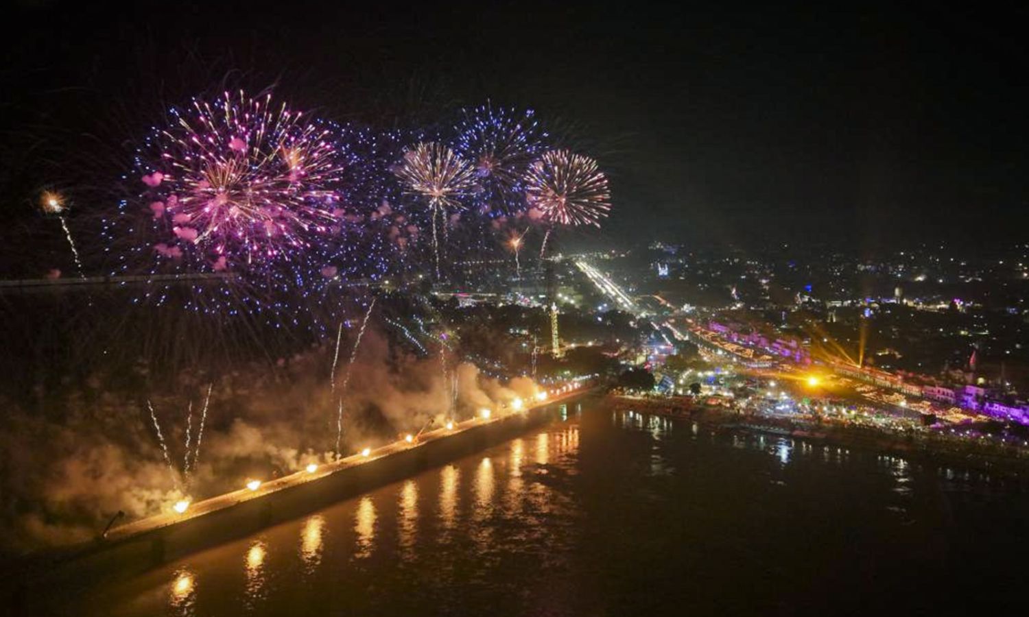 Ayodhya Deepotsav: New world records with 26.17 lakh diyas, 2128 people performing aarti together