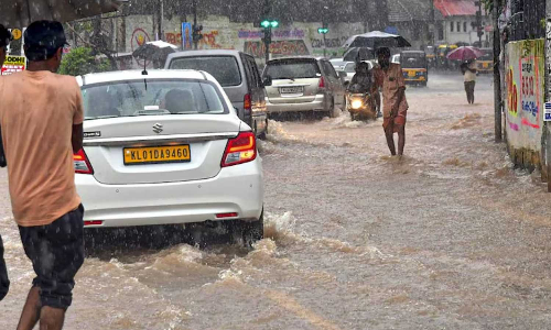 Heavy rain batters Kerala; orange alert in six districts