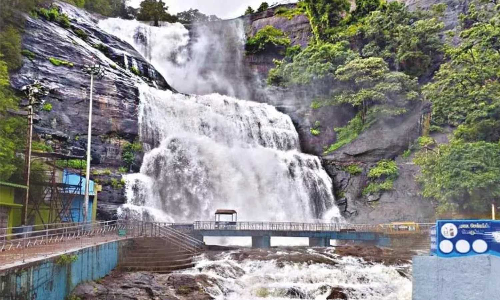 Tourist ban continues for fourth day at Courtallam falls amid strong water flow