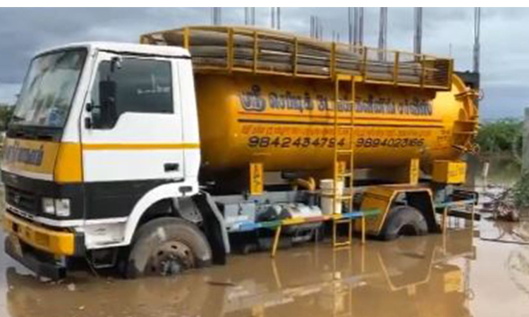 Tamil Nadu: Heavy rain causes severe waterlogging in Thoothukudi Tamil Nadu: Heavy rain causes severe waterlogging in Thoothukudi