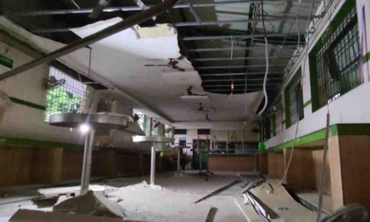 Ceiling collapses at Amma Canteen near Kancheepuram GH Ceiling collapses at Amma Canteen near Kancheepuram GH