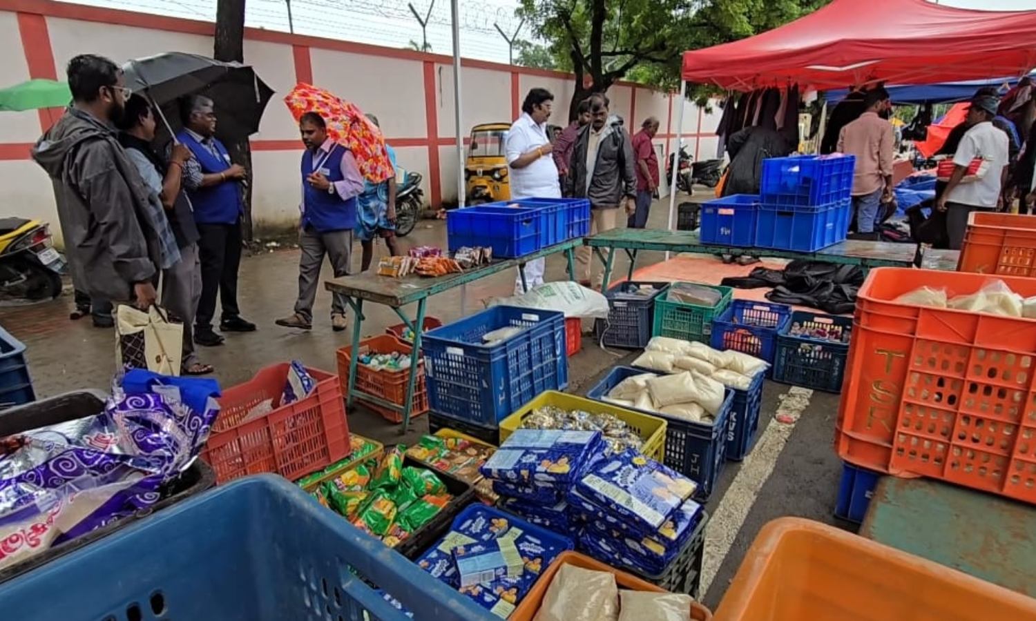 Expired snacks seized in surprise raid at  Pallavaram weekly market