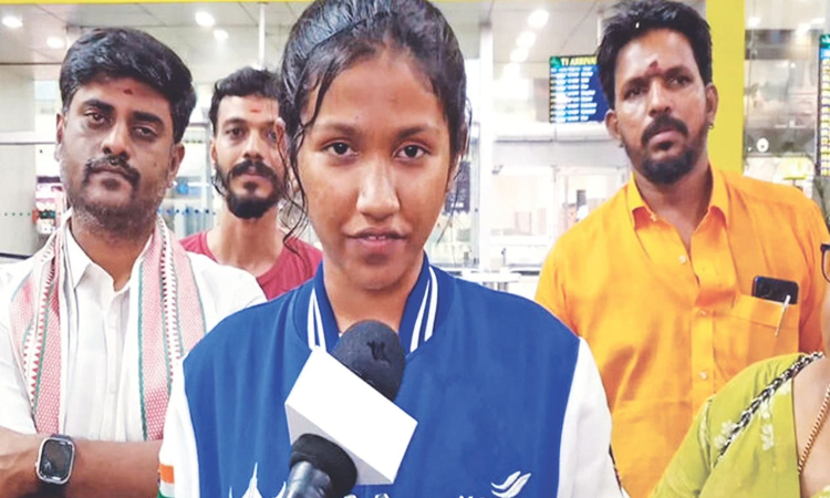 TN Girl Visits Moscow Space Centre TN Girl Visits Moscow Space Centre