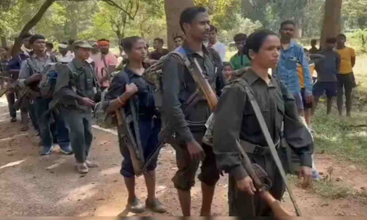 Chhattisgarh: 21 Naxals surrender in Kanker; hand over 18 weapons, including AK-47s Chhattisgarh: 21 Naxals surrender in Kanker; hand over 18 weapons, including AK-47s