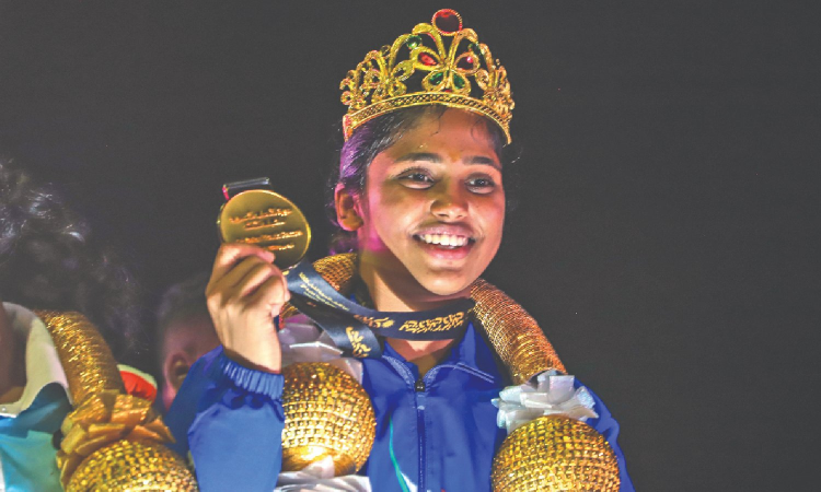 TN commission for SC/ST felicitates Kabaddi player Karthika TN commission for SC/ST felicitates Kabaddi player Karthika