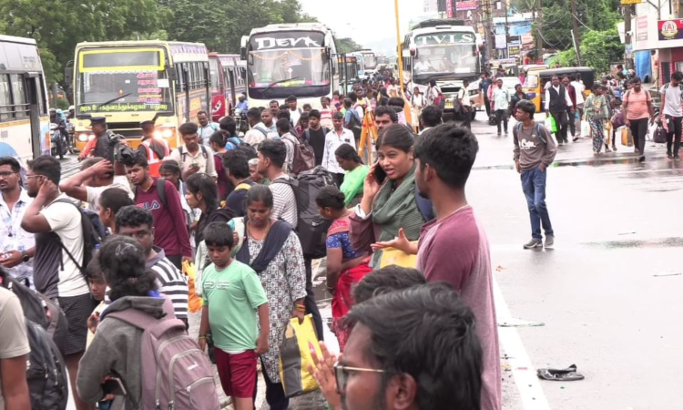 Chennai: Out-of-town buses drop passengers on NH instead of Kilambakkam terminus Chennai: Out-of-town buses drop passengers on NH instead of Kilambakkam terminus