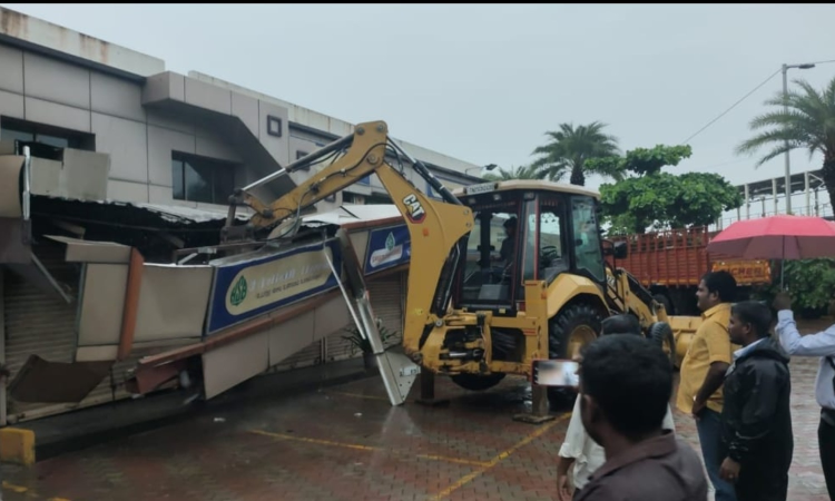 Chengalpattu revenue officials seal private hotel near airport Chengalpattu revenue officials seal private hotel near airport