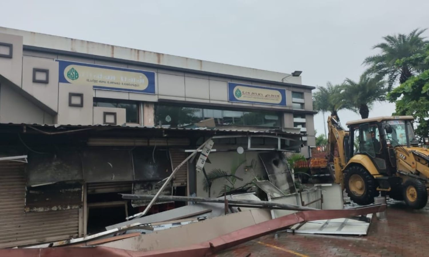 Revenue officials seals Hotel Saravana Bhavan premise near Chennai airport Revenue officials seals Hotel Saravana Bhavan premise near Chennai airport