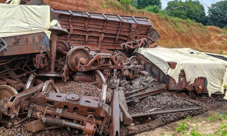 Goods train derails in Jharkhands Simdega, railway services affected Goods train derails in Jharkhands Simdega, railway services affected