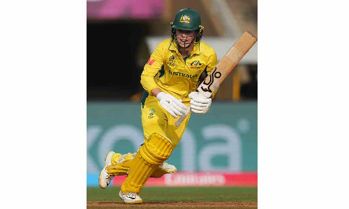 Litchfields 119 propels Australia to 338 in World Cup semifinal against sloppy India