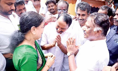 Sengottaiyan ‘crosses over’; weeds will be removed: EPS