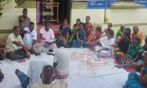 Iduvai villagers protest with cattle against dumping garbage