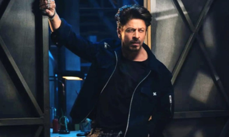 SRK rocks silver-haired look in ‘King’ title announcement on milestone birthday SRK rocks silver-haired look in ‘King’ title announcement on milestone birthday