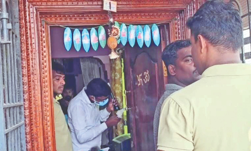 100 sovereign gold, Rs 1 lakh burgled in Tiruvallur 100 sovereign gold, Rs 1 lakh burgled in Tiruvallur