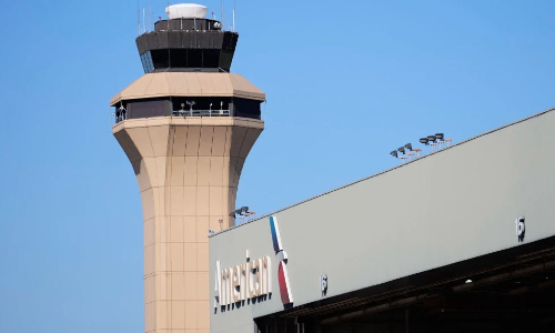 Flight delays persist as govt shutdown leads to air traffic controller shortages Flight delays persist as govt shutdown leads to air traffic controller shortages