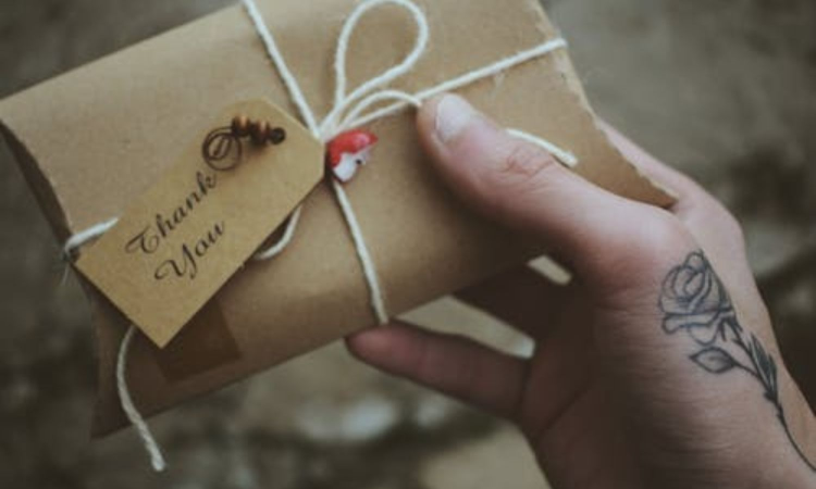 Two men honoured for honesty in Thoothukudi Two men honoured for honesty in Thoothukudi