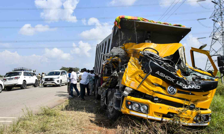 Telangana: 19 passengers killed after lorry rams into bus, empties gravel into govt vehicle