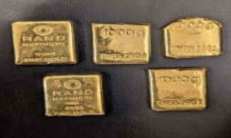 Chennai: Gold worth Rs 2.8 crore smuggled from Malaysia, five flyers held Chennai: Gold worth Rs 2.8 crore smuggled from Malaysia, five flyers held