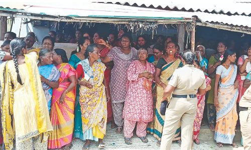 Four persons swoon as HR&CE officials attempt to seal shops on temple land